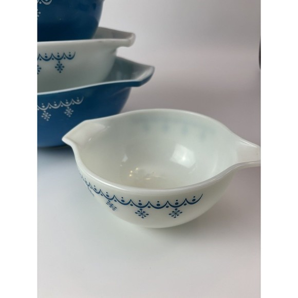 Vtg Set of 4 Pyrex Snowflake Cinderella Garland Nesting Mixing Bowls With Stands - Picture 3 of 11